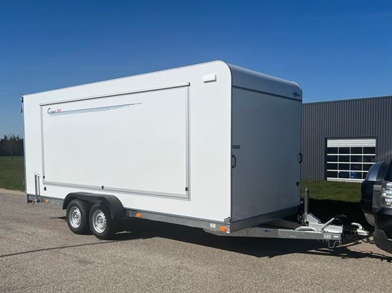 TP 550-3500 cargo trailer med rampe og sideklap i hele vognens længde